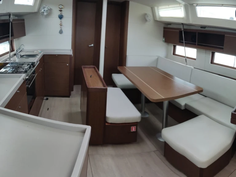 Bénéteau Oceanis 46.1 jednotlivci a charterové společnosti v Plataniás