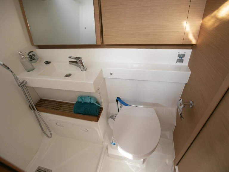 Pronájem lodi Jeanneau Sun Odyssey 440 v Skiathos na Samboatu