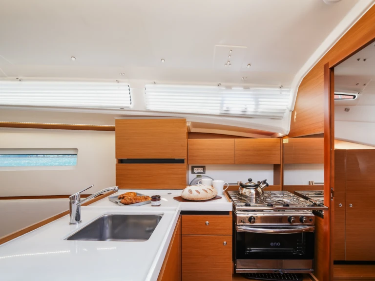 Pronájem Plachetnice Jeanneau s licencí