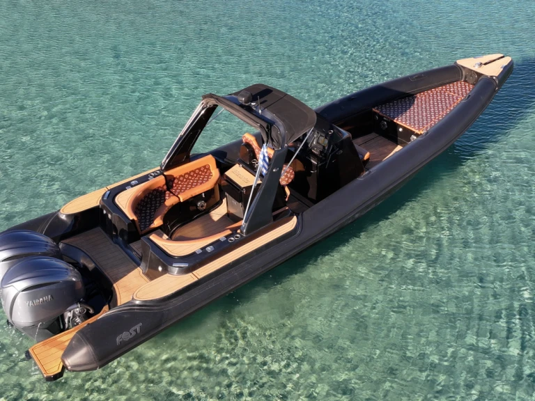 Polotuhá loď k pronájmu v Mykonos (City) za nejlepší cenu