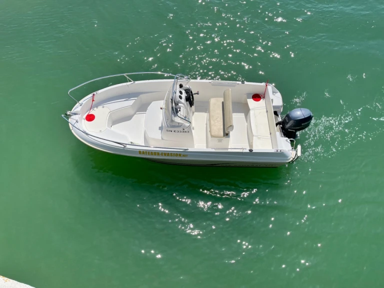 Pronajmout Motorová loď se skipperem či ne Jeanneau v La Baule-Escoublac