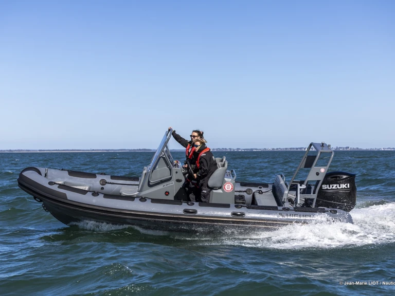 Highfield Patrol 660 jednotlivci a charterové společnosti v La Trinité-sur-Mer