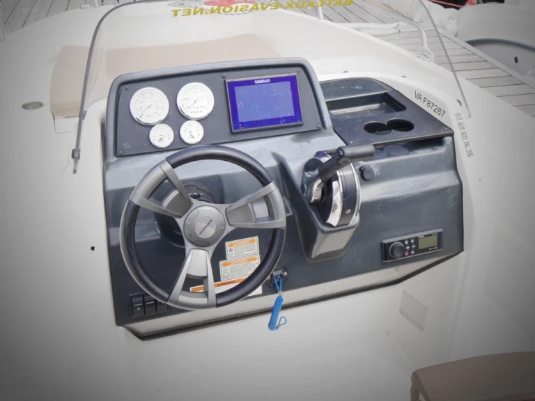 Pronájem Motorová loď Quicksilver s licencí