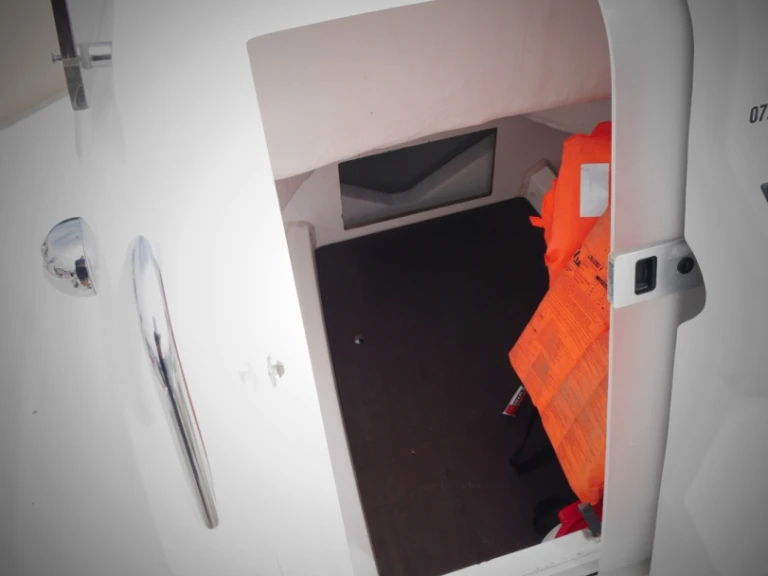 Jeanneau Cap Camarat 6.5 CC Serie 2 jednotlivci a charterové společnosti v La Baule-Escoublac