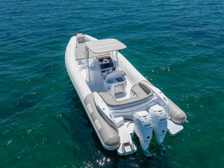 Pronájem Polotuhá loď U FANALE s licencí