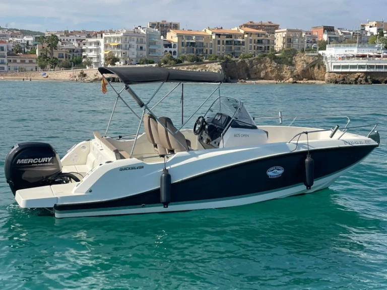Quicksilver Activ 605 Open jednotlivci a charterové společnosti v Sitges