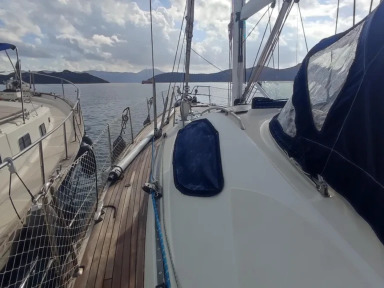 Jeanneau Sun Odyssey 54 DS jednotlivci a charterové společnosti v Syros Port