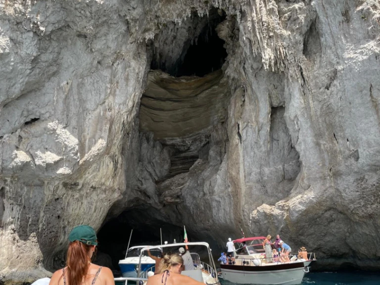 Pronájem Motorová loď bimax s licencí