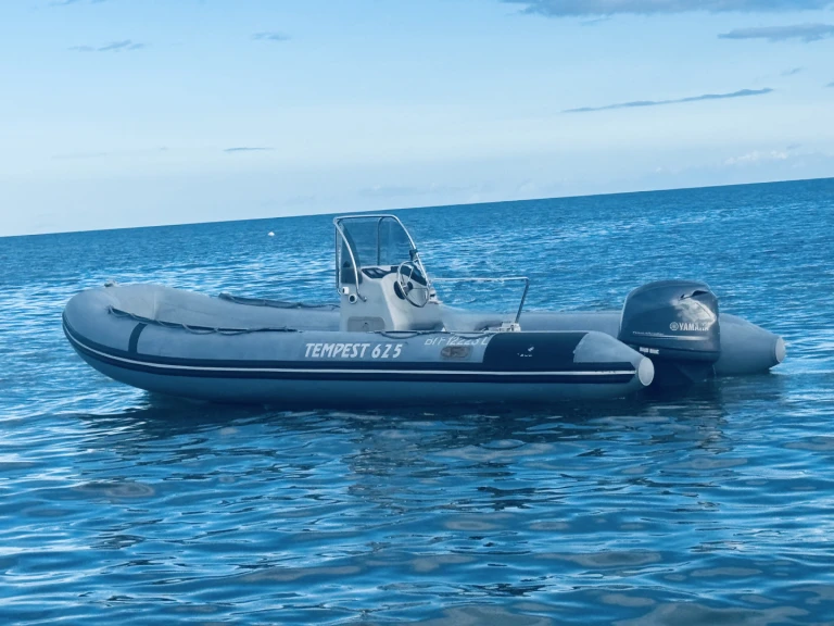 Pronájem Polotuhá loď v Pinarellu -Capelli Tempest 625 work