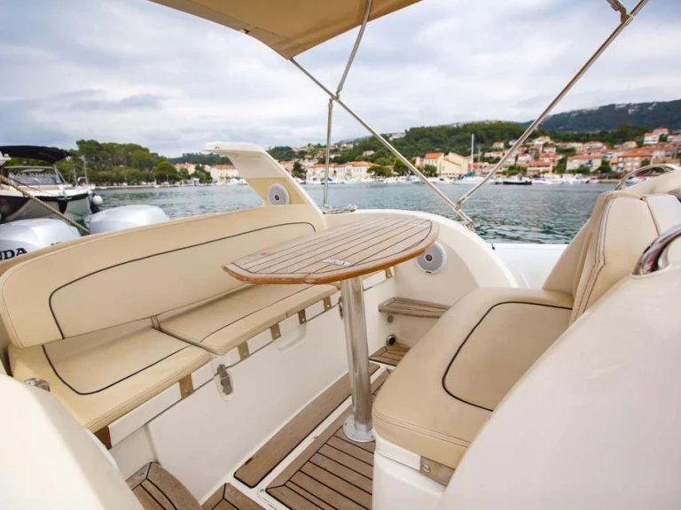 Pronájem Polotuhá loď Marlin Boat s licencí