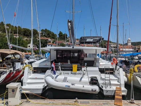 Pronajmout si Fountaine Pajot Astrea 42 v Primošten 