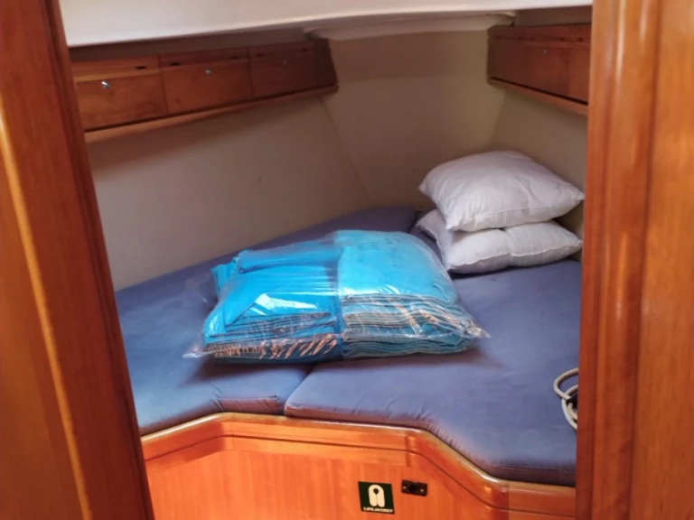 Pronajmout si Bavaria Cruiser 33 v Lefkáda