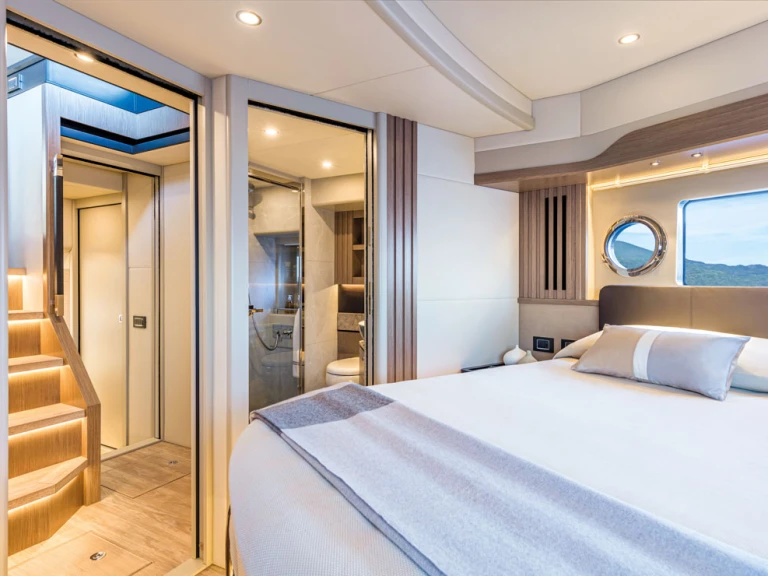 Absolute Navetta 52  jednotlivci a charterové společnosti v Donji Seget