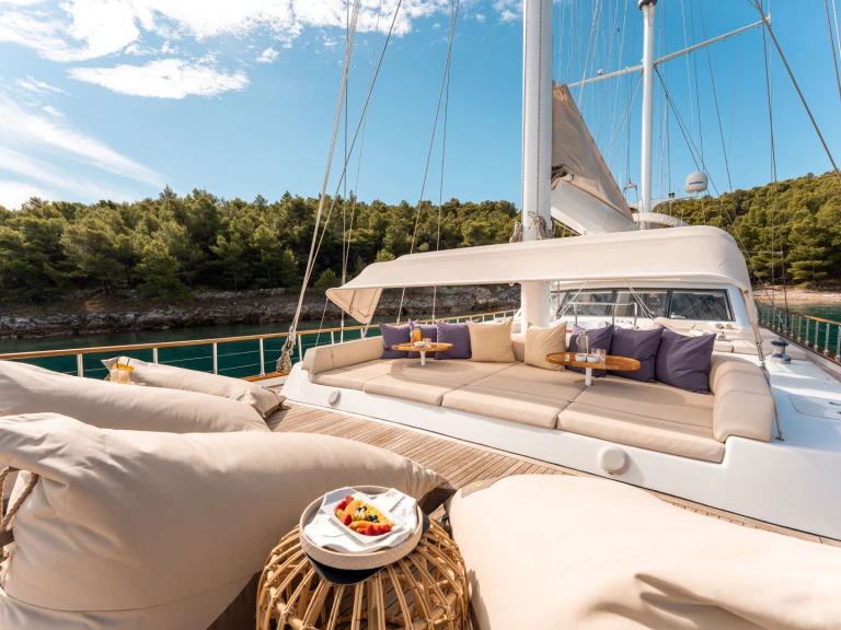 Pronájem jachty v Split - Luxury Sailing Yacht na Samboatu