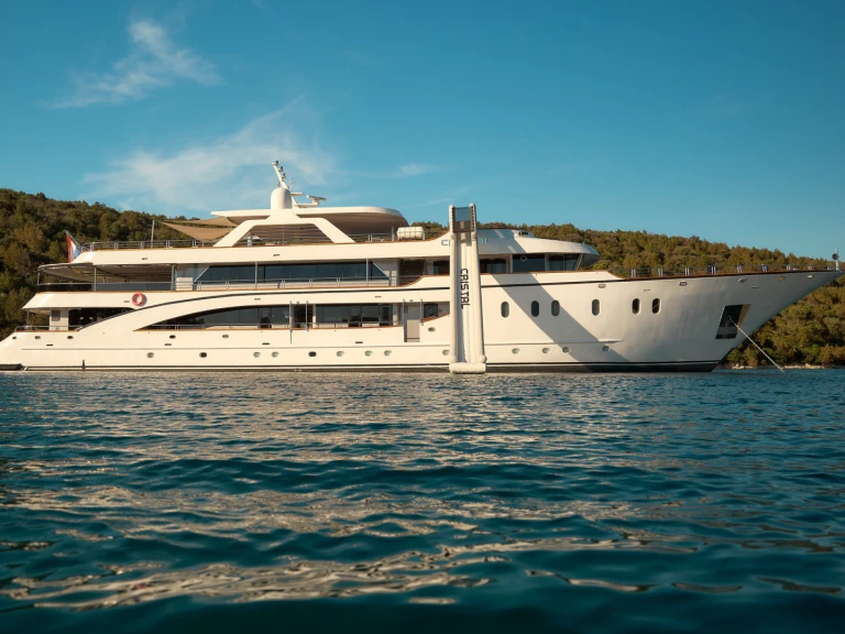 Pronajmout si  Motoryacht Cristal v Split
