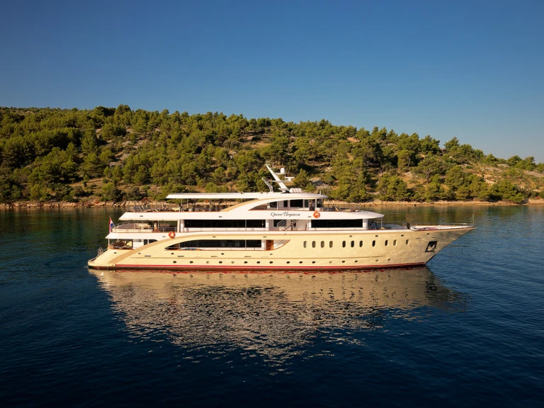 Pronájem lodi Split lákavé ceny Motoryacht Queen Eleganza