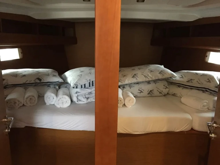 Jeanneau Sun Odyssey 479 jednotlivci a charterové společnosti v Donji Seget