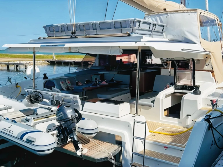 Pronajmout si Fountaine Pajot Aura 51 v Belize City