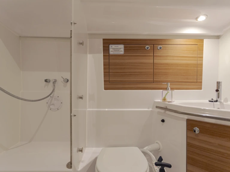 Elan Impression 45.1 jednotlivci a charterové společnosti v Trogir