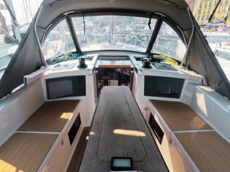 Dufour Dufour 41 jednotlivci a charterové společnosti v Procida