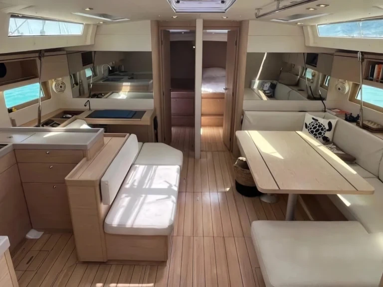 Pronajmout Plachetnice se skipperem či ne Bénéteau v Vlycho