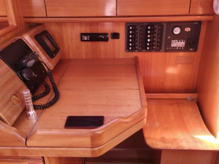 Pronajmout Plachetnice se skipperem či ne Bavaria v Lefkáda