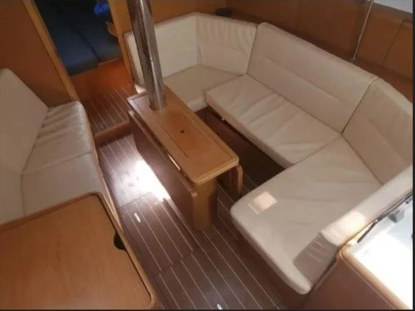 Jeanneau Sun Odyssey 36i jednotlivci a charterové společnosti v Lefkáda