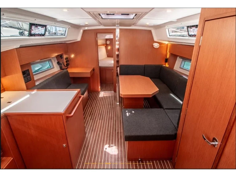 Pronájem lodi Lefkáda lákavé ceny Bavaria C42