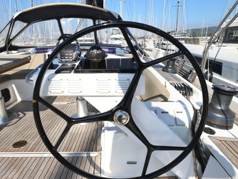 Pronajmout Plachetnice se skipperem či ne Hanse v Sukošan