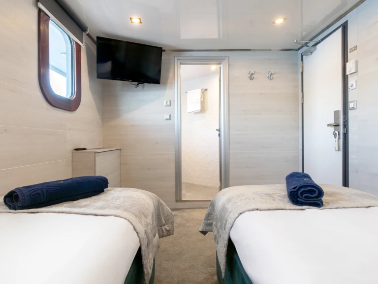 Pronajmout si  Motoryacht Yolo v Split