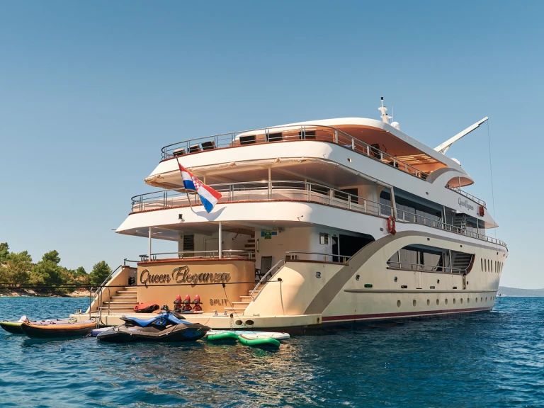 Pronájem jachty v Split - Motoryacht Queen Eleganza na Samboatu