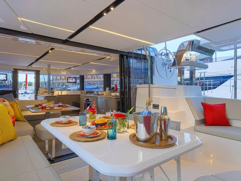 Leopard Leopard 46 jednotlivci a charterové společnosti v La Paz