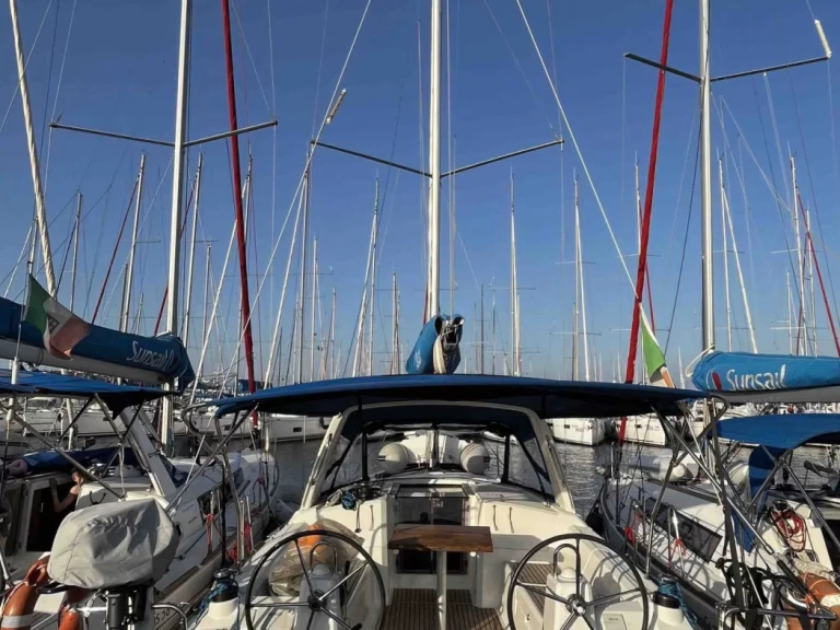 Pronajmout si Bénéteau Oceanis 35 v Furnari