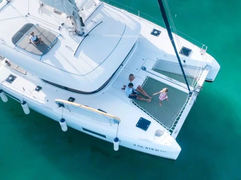 Pronajmout Katamarán se skipperem či ne Lagoon v San Teodoro