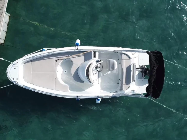 Pronajmout si Clear aries v Giardini-Naxos