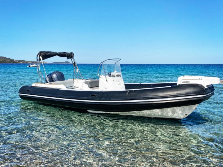 Pronajmout Polotuhá loď se skipperem či ne Capelli v Bonifacio