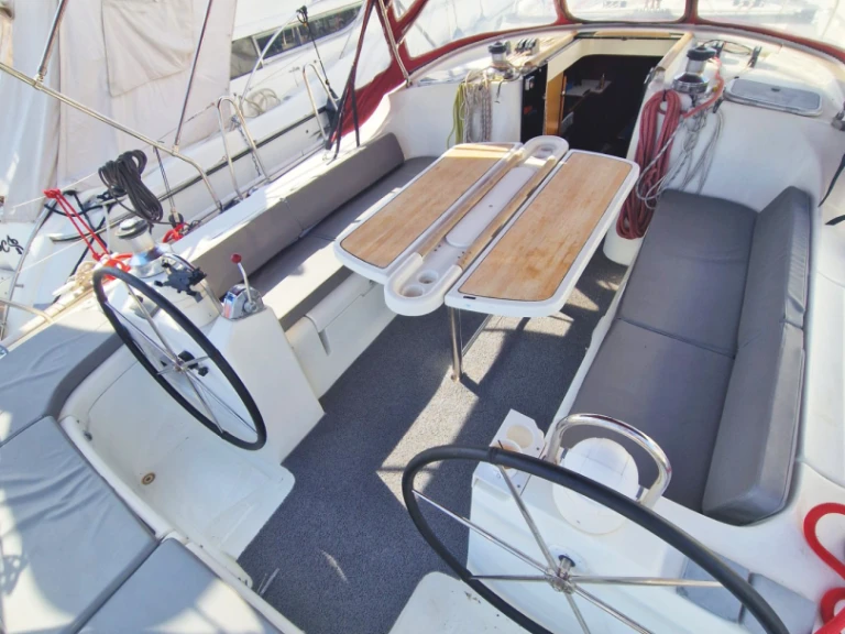 Pronajmout si Bénéteau Oceanis 473 v Kallithéa