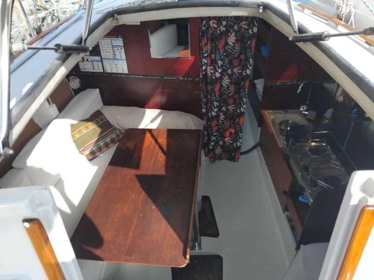 Pronajmout Plachetnice se skipperem či ne Edel v Toulon