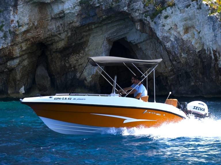 Pronájem lodi Nireus Ω53 v Psaroú na Samboatu