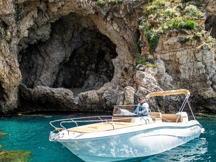 Allegra Boats 21 Sun jednotlivci a charterové společnosti v Giardini-Naxos
