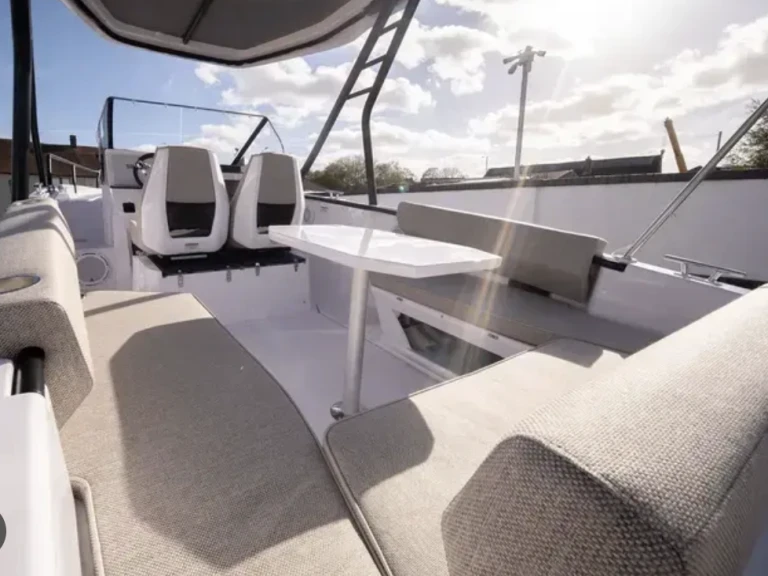 Motorová loď k pronájmu v Santa Eularia des Riu za nejlepší cenu