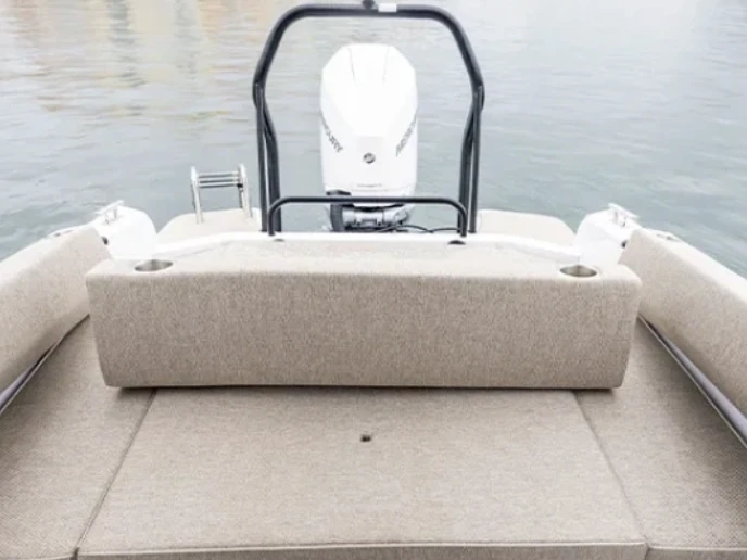 Pronajmout si Axopar 25 v Santa Eularia des Riu