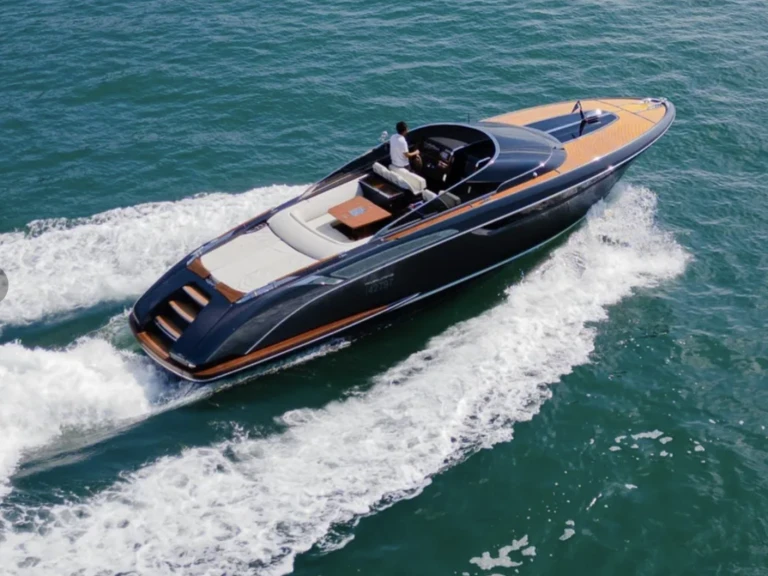 Pronajmout Motorová loď se skipperem či ne Riva v Santa Eularia des Riu