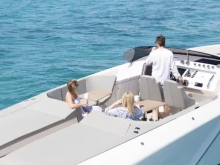 Pronájem lodi Frausher Ghost v Santa Eularia des Riu na Samboatu