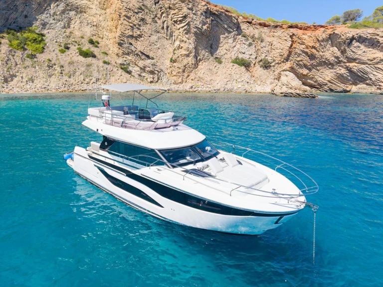 Prestige Yachts F49 jednotlivci a charterové společnosti v Santa Eularia des Riu