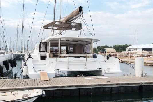 Pronájem jachty v Anse Marcel -Bali Bali 5.4 na Samboatu