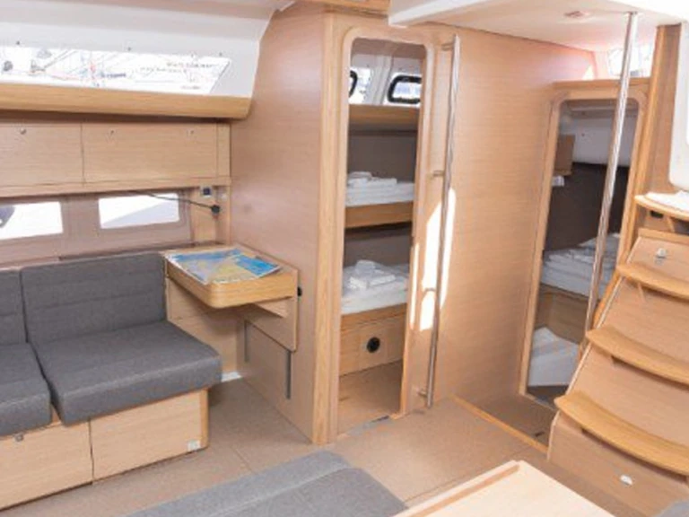 Dufour Dufour 512 Grand Large jednotlivci a charterové společnosti v Golfo Aranci