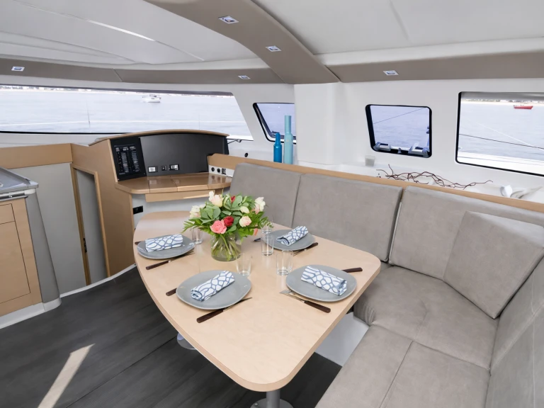 Pronajmout si Fountaine Pajot Lipari 41 v Marseille