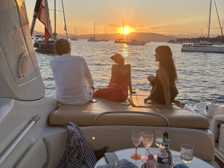 Pronájem jachty v Cannes -Cranchi Endurance 41 na Samboatu