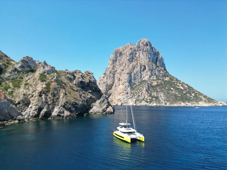 Pronájem Katamarán v Santa Eularia des Riu -Lagoon Lagoon 55 (NEW 2025) + crew / 8 guests